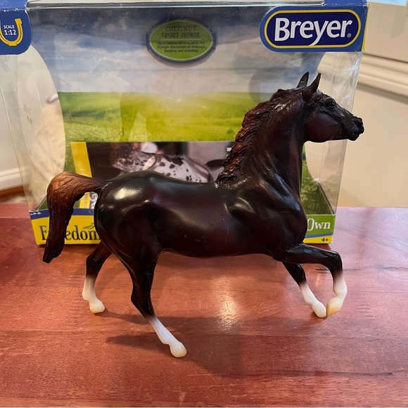 Breyer Chestnut Sport Horse 924 Freedom Series 1:12 Scale Model Horse - Picture 7 of 9